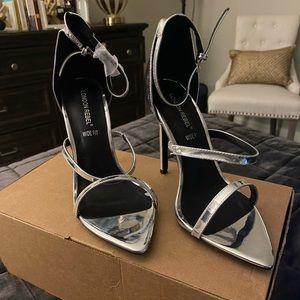 Triangle toe silver heels